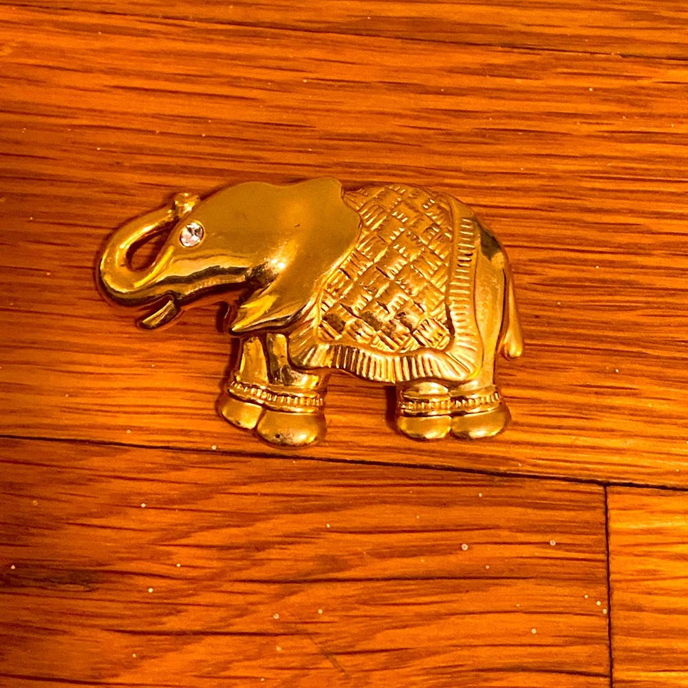 Elephant pin